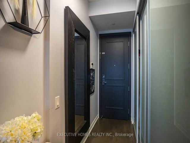 1710 - 90 Park Lawn Rd