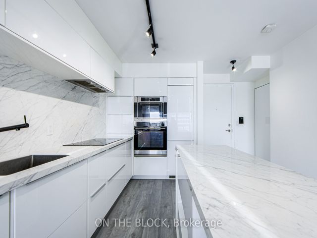 732 - 250 Manitoba St