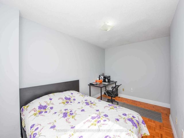 811 - 25 Four Winds Dr