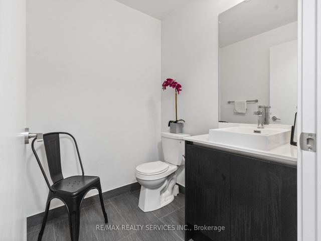 115 - 251 Manitoba St