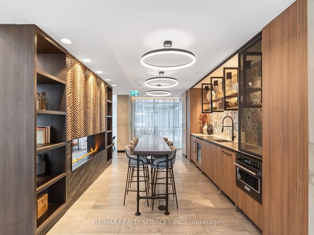 115 - 251 Manitoba St