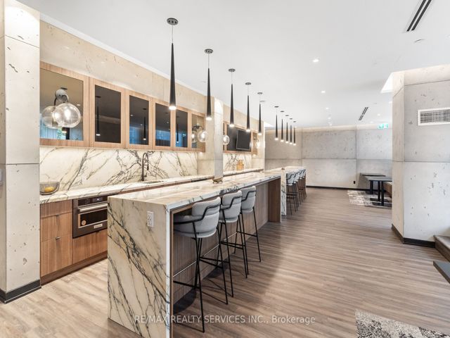 115 - 251 Manitoba St