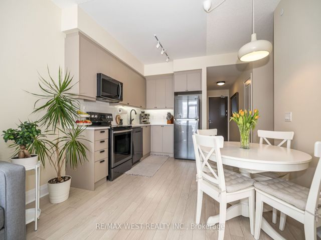 605 - 15 Zorra St