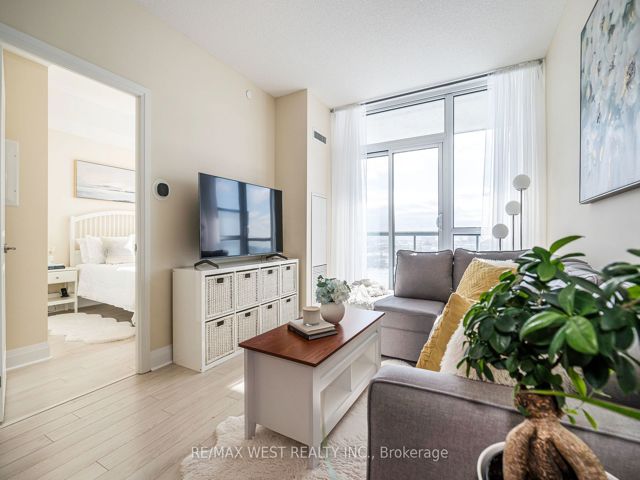 605 - 15 Zorra St