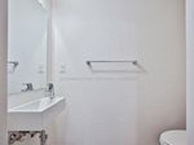 TH 4 - 70 Eastwood Park Gdns