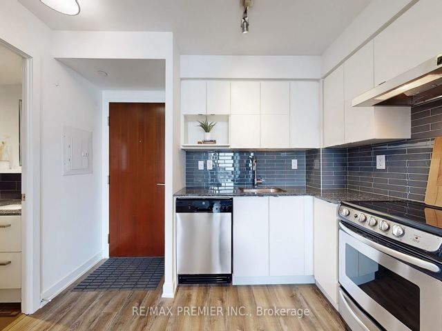 1217 - 160 Flemington Rd