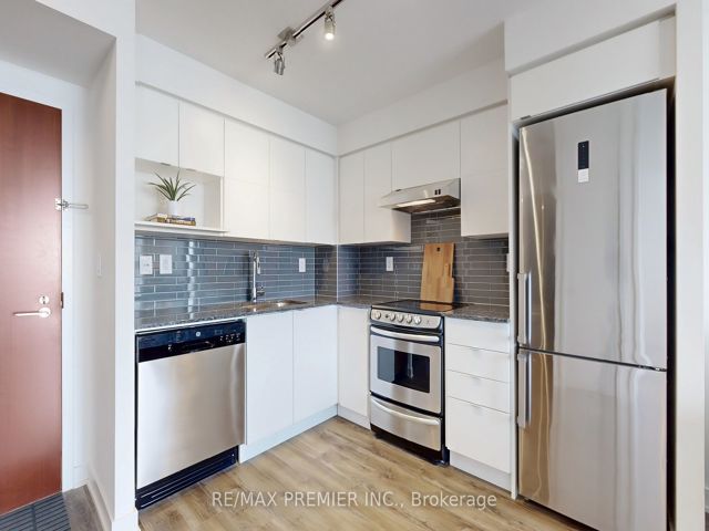 1217 - 160 Flemington Rd