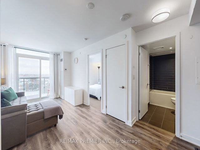 1217 - 160 Flemington Rd