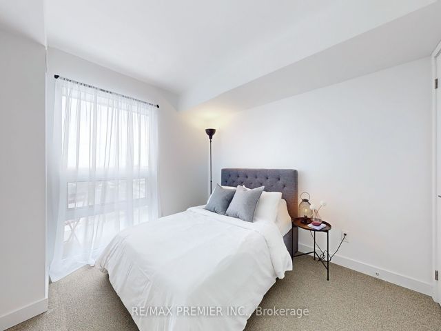 1217 - 160 Flemington Rd