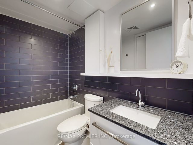 1217 - 160 Flemington Rd