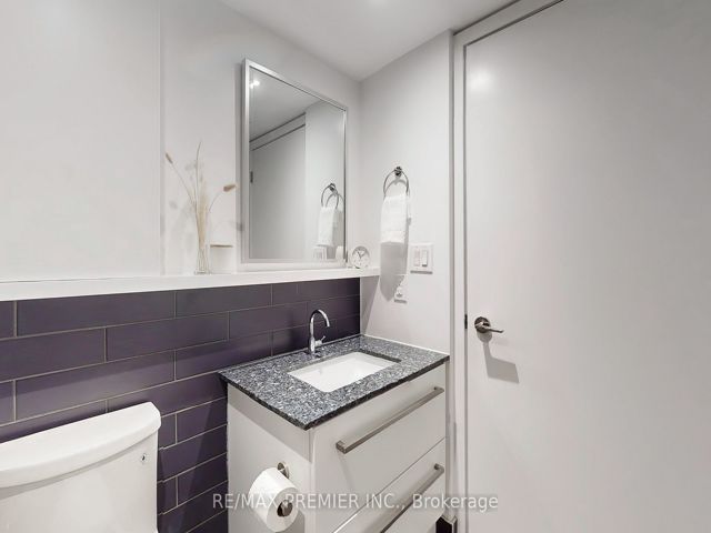1217 - 160 Flemington Rd