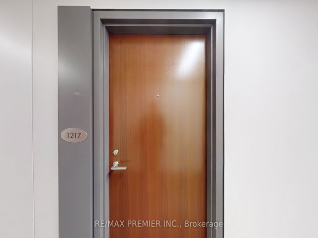 1217 - 160 Flemington Rd