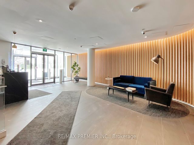 1217 - 160 Flemington Rd