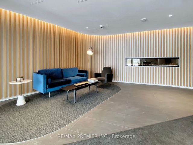 1217 - 160 Flemington Rd