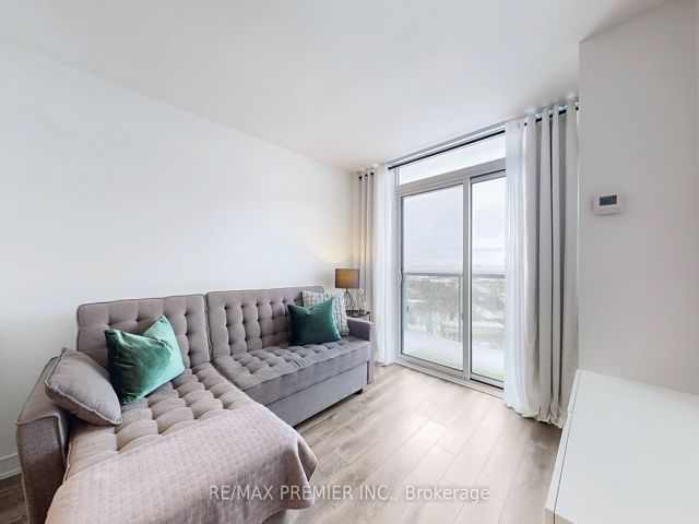 1217 - 160 Flemington Rd