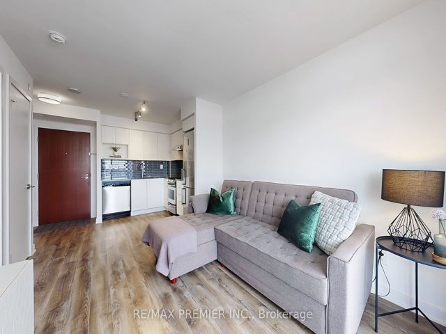 1217 - 160 Flemington Rd