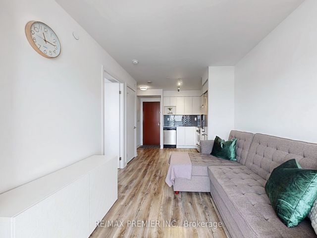 1217 - 160 Flemington Rd