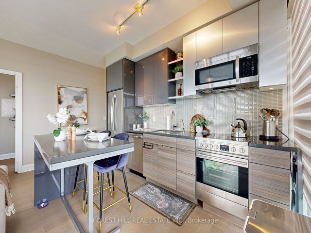 1909 - 33 Shore Breeze Dr