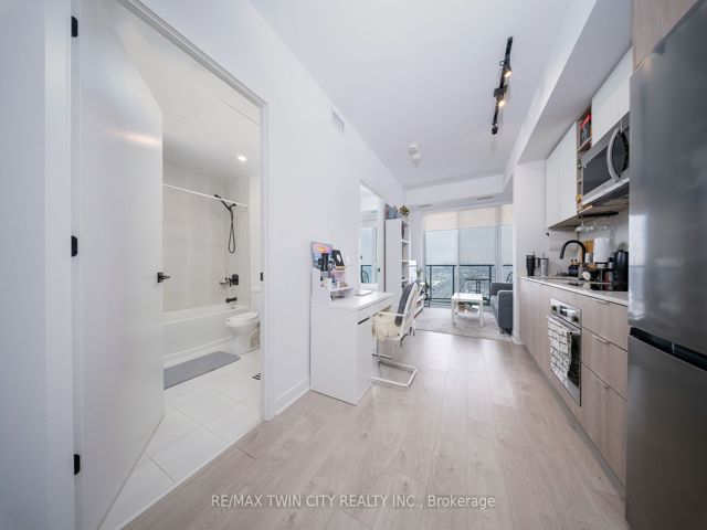 3001 - 36 Zorra St