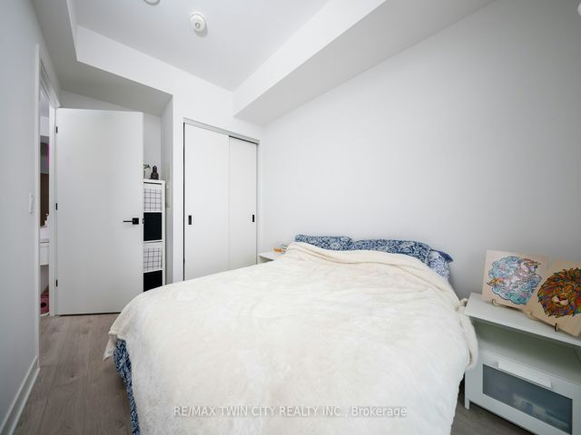 3001 - 36 Zorra St
