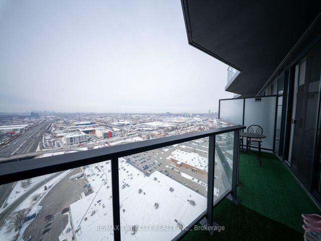 3001 - 36 Zorra St