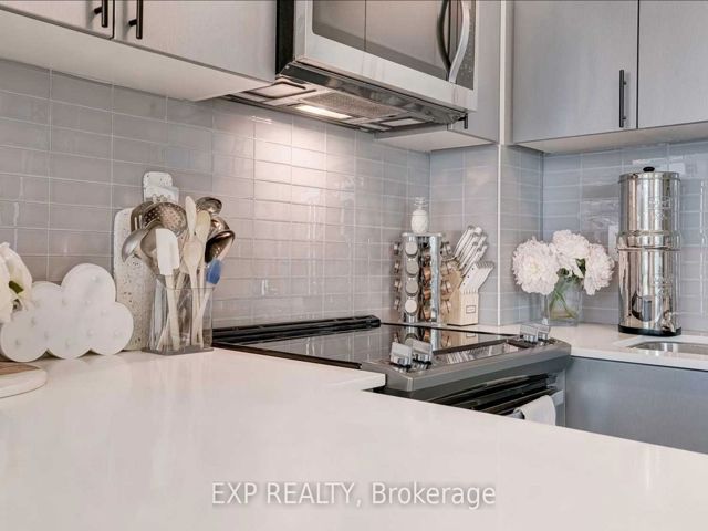 419 - 2522 Keele St