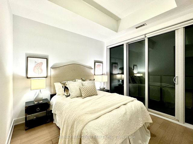 5202 - 30 Shore Breeze Dr