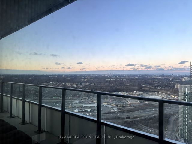 5202 - 30 Shore Breeze Dr