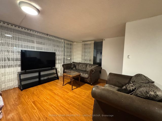 806 - 40 Panorama Crt