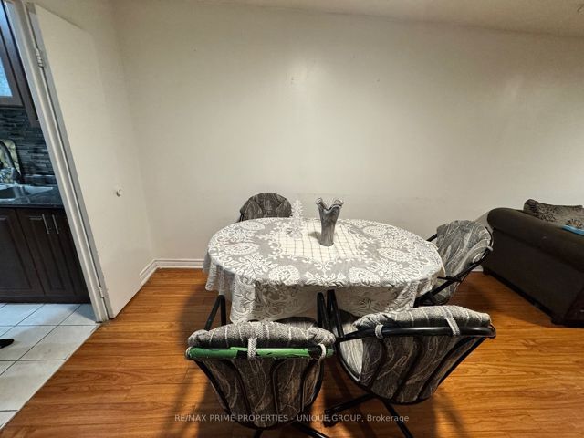 806 - 40 Panorama Crt