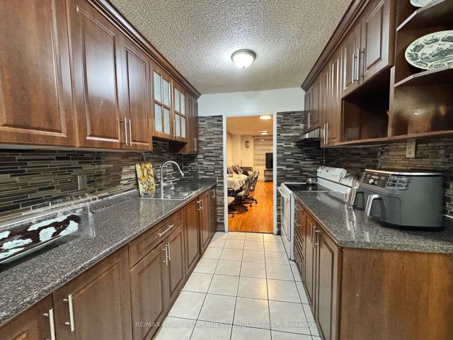 806 - 40 Panorama Crt