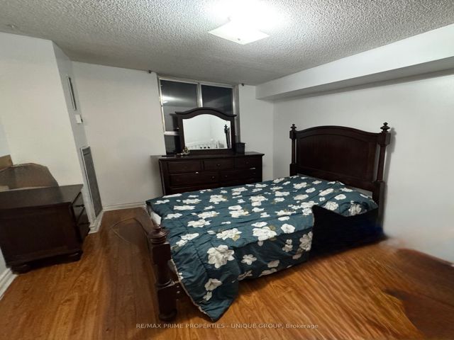 806 - 40 Panorama Crt