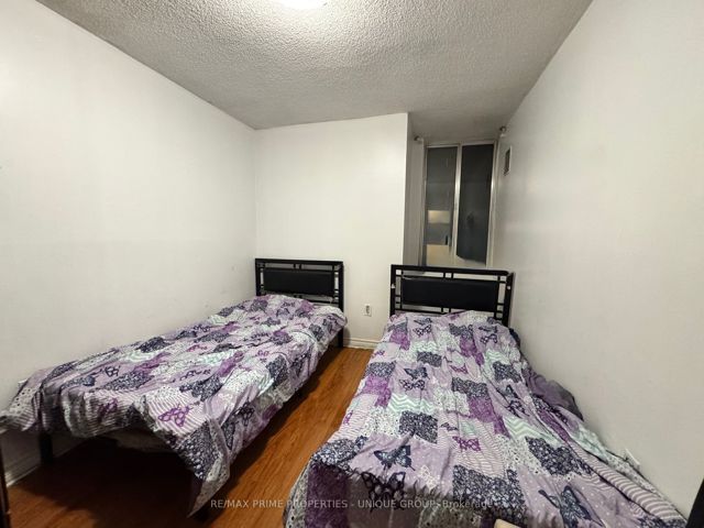 806 - 40 Panorama Crt