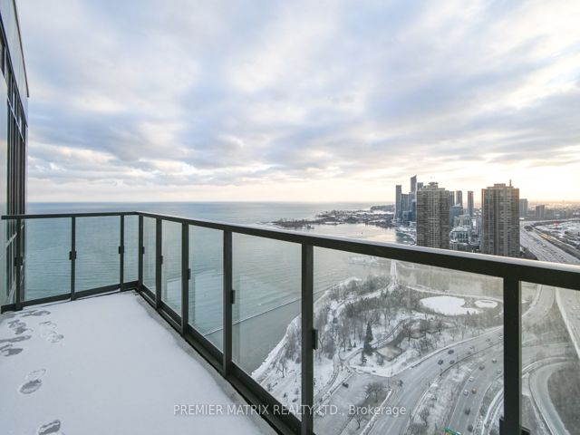 PH 7 - 1928 Lake Shore Blvd W