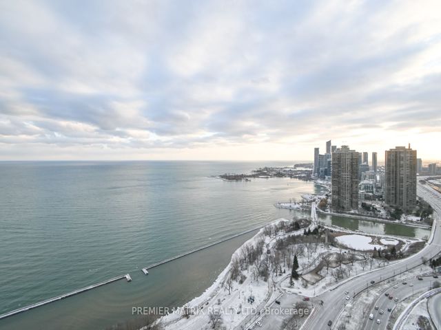 PH 7 - 1928 Lake Shore Blvd W