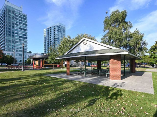 PH 7 - 1928 Lake Shore Blvd W