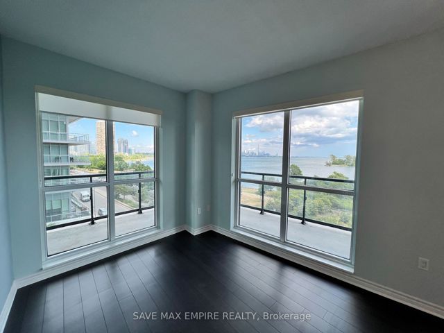 416 - 39 Annie Craig Dr