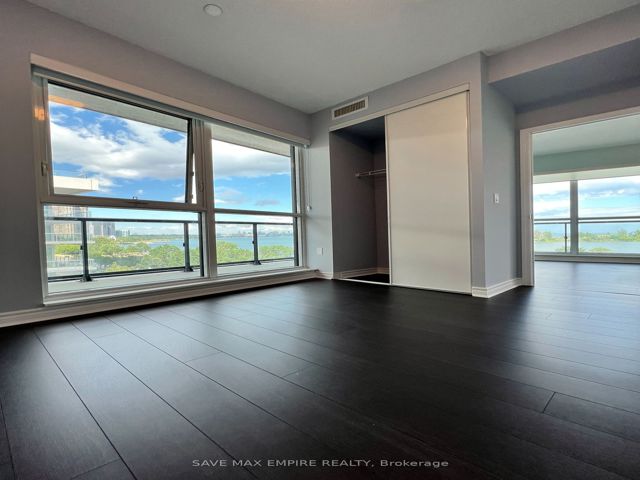 416 - 39 Annie Craig Dr