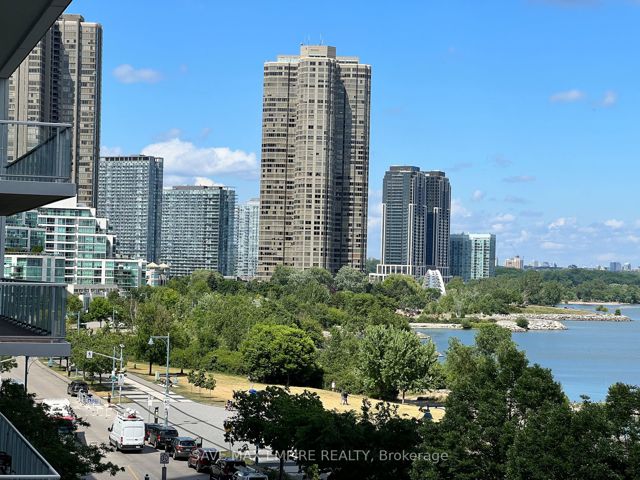 416 - 39 Annie Craig Dr