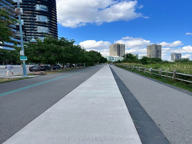 416 - 39 Annie Craig Dr