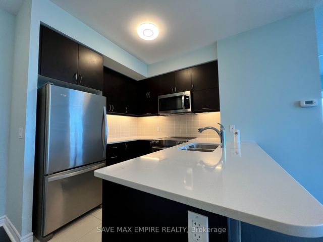 416 - 39 Annie Craig Dr