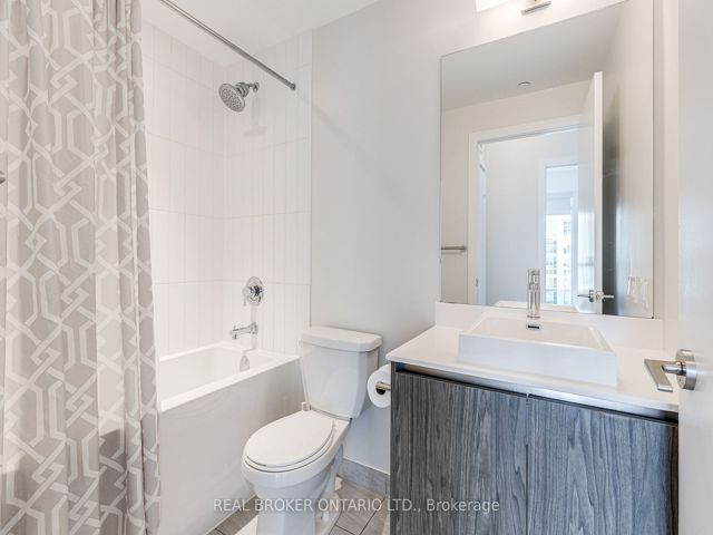 1111 - 251 Manitoba St