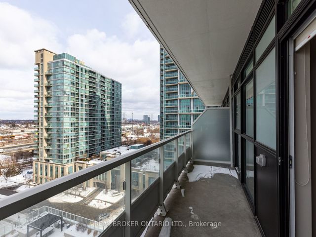 1111 - 251 Manitoba St