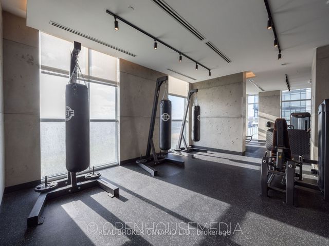 1111 - 251 Manitoba St