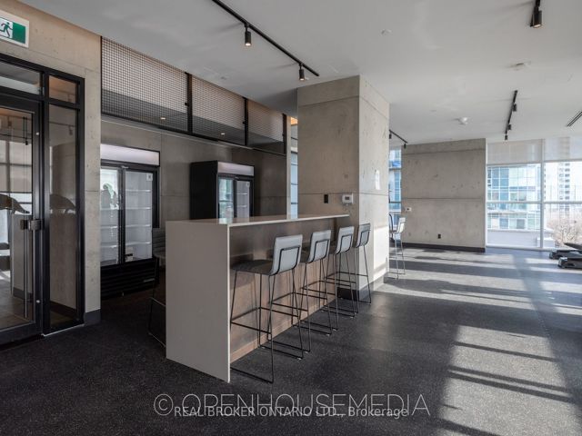 1111 - 251 Manitoba St