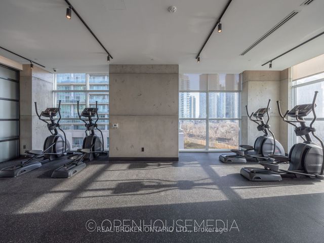 1111 - 251 Manitoba St
