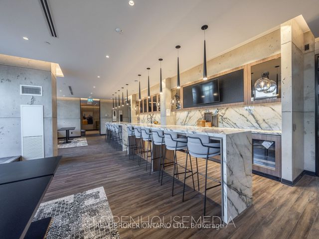 1111 - 251 Manitoba St
