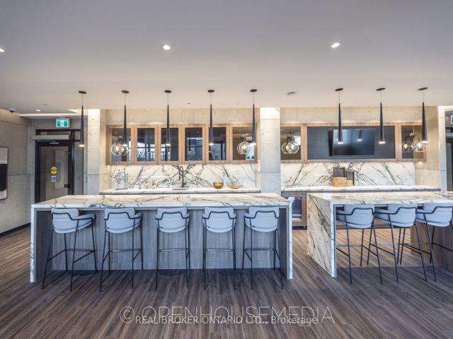 1111 - 251 Manitoba St