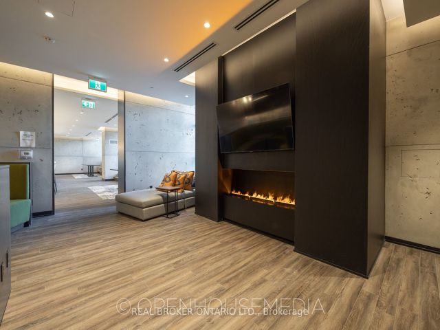 1111 - 251 Manitoba St