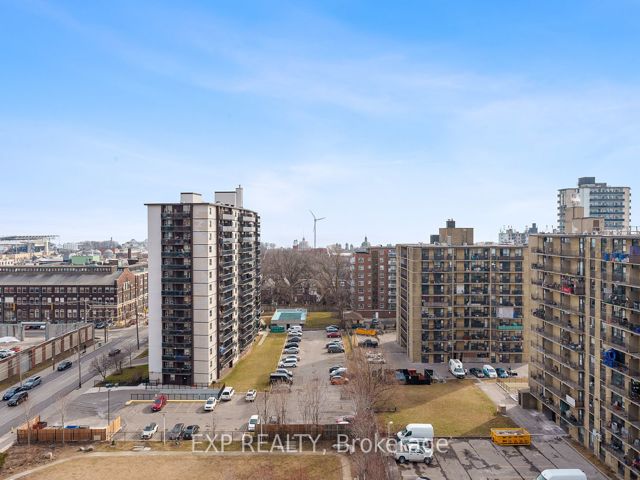 908 - 270 Dufferin St